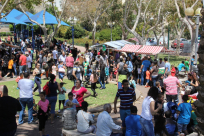 بالصور: أهالي يافا يشاركون في البازار النسائي بحديقة الاثنين بيافا 